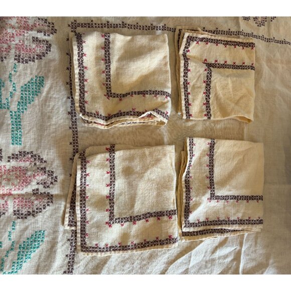 Vintage Cross Stitch Tablecloth With 4 Matching Napkins Beige Floral Design - Picture 5 of 6
